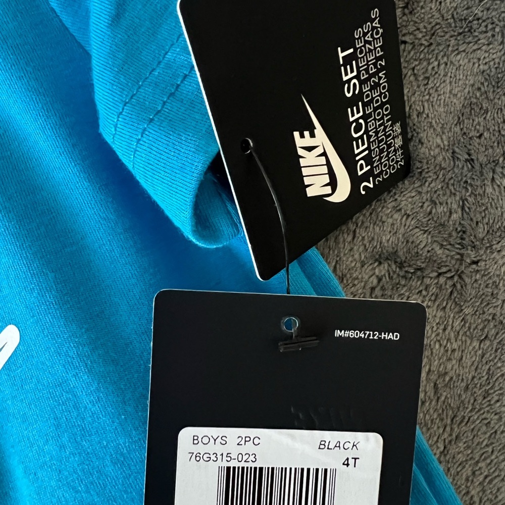 Nike - Picture 2 of 3